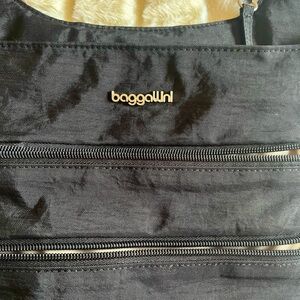 Baggallini crossbody cloth bag